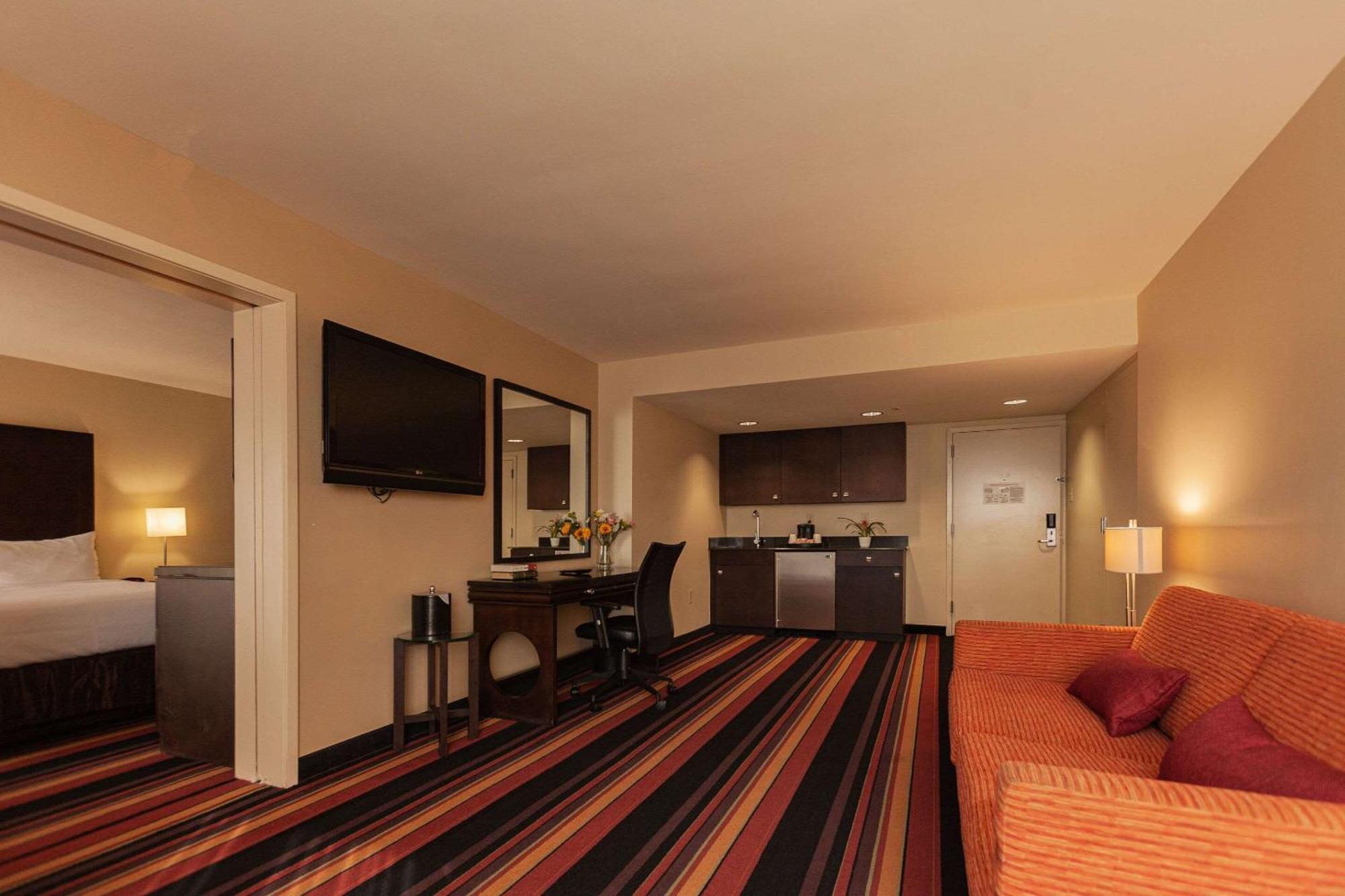 Clarion Hotel New Orleans - Airport & Conference Center Kenner Bagian luar foto