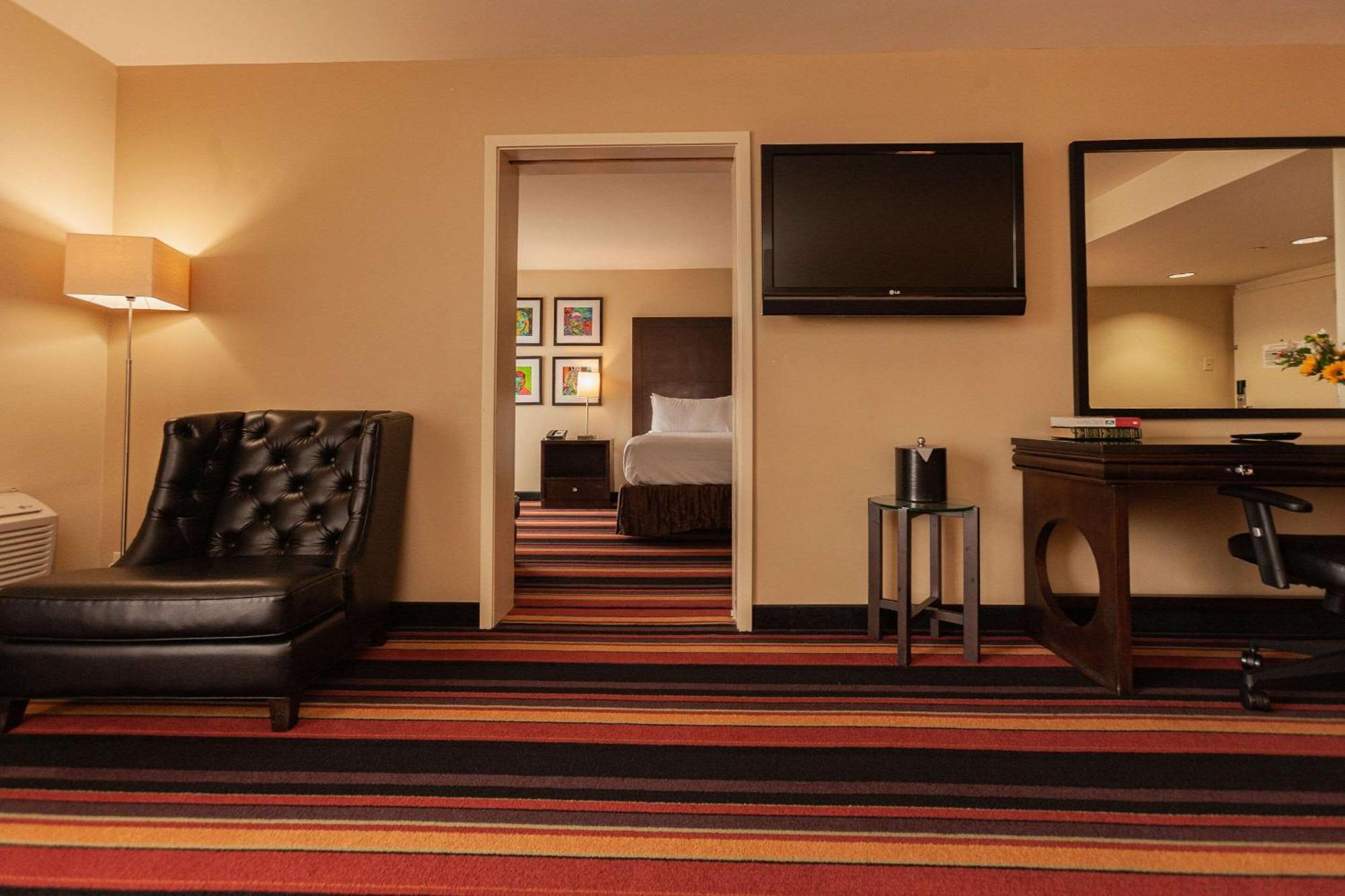 Clarion Hotel New Orleans - Airport & Conference Center Kenner Bagian luar foto