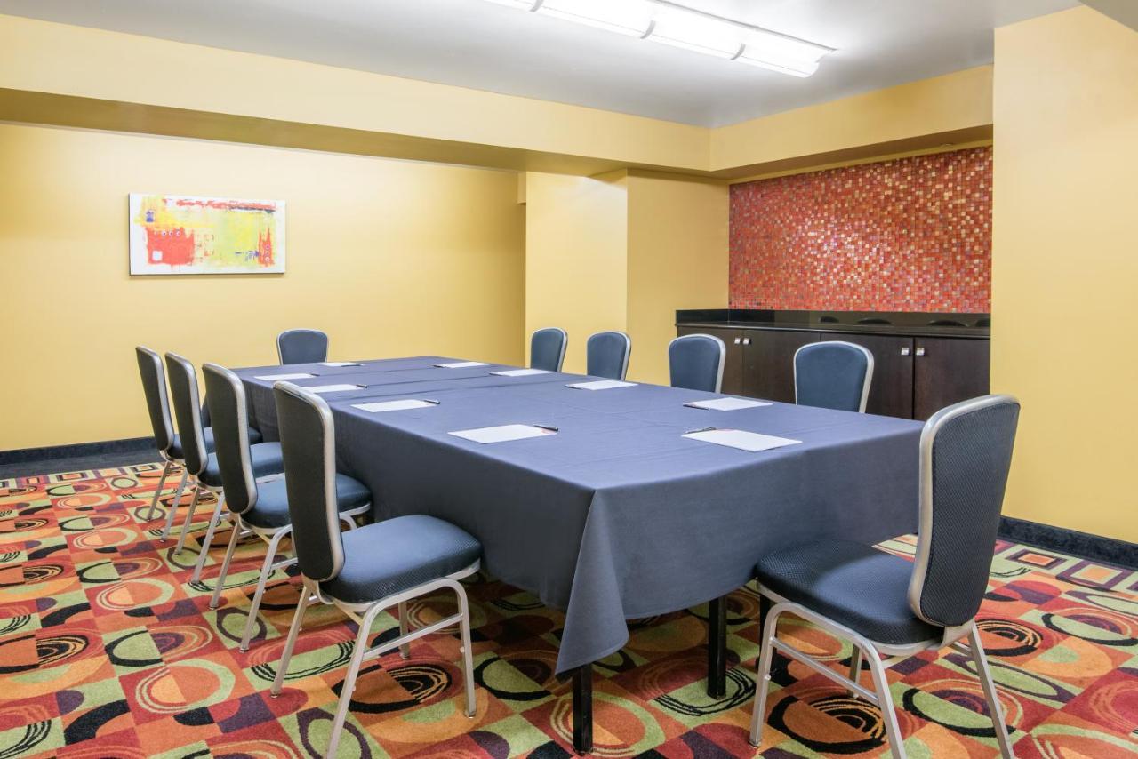 Clarion Hotel New Orleans - Airport & Conference Center Kenner Bagian luar foto