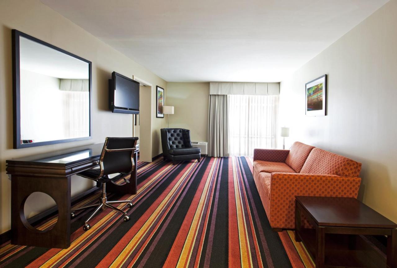 Clarion Hotel New Orleans - Airport & Conference Center Kenner Bagian luar foto